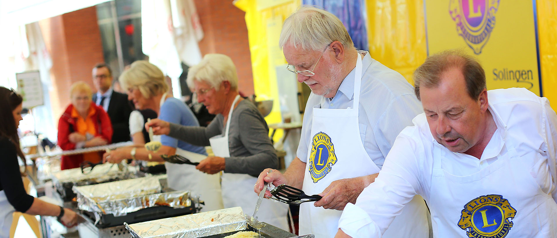 Zöppkesmarkt 2015 Ertrag für soziale Zwecke in Solingen
